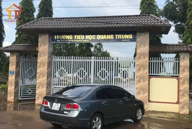 Xây cổng trường TH Quang Trung xã Ea Kuăng ( nay thuộc xã Ea Phê)