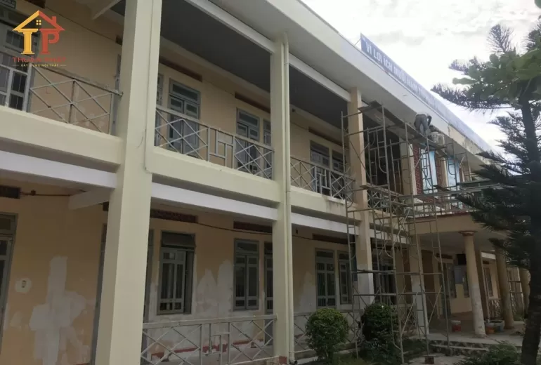  Sửa sơn dãy nhà 2 lầu 12 phòng học trường THCS Hoàng Văn Thụ xã Ea Kuăng