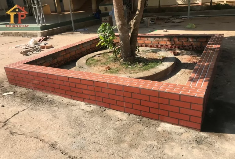 Sửa khuôn viên sân trường, bồn hoa cây cảnh trường TH Đinh Núp xã Ea Yieng